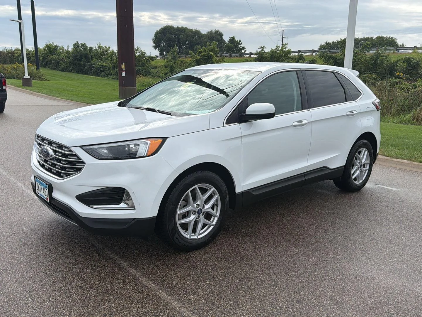 Used 2022 Oxford White Ford SEL image 5