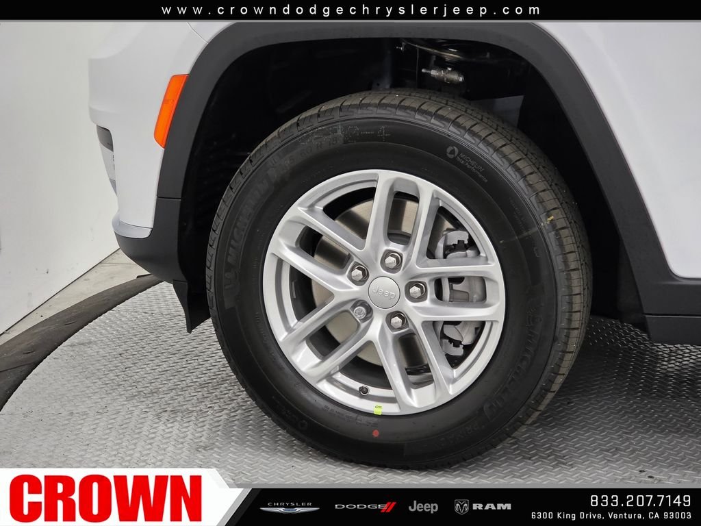 New 2026 Bright White Clear-Coat Exterior Paint Jeep  image 9