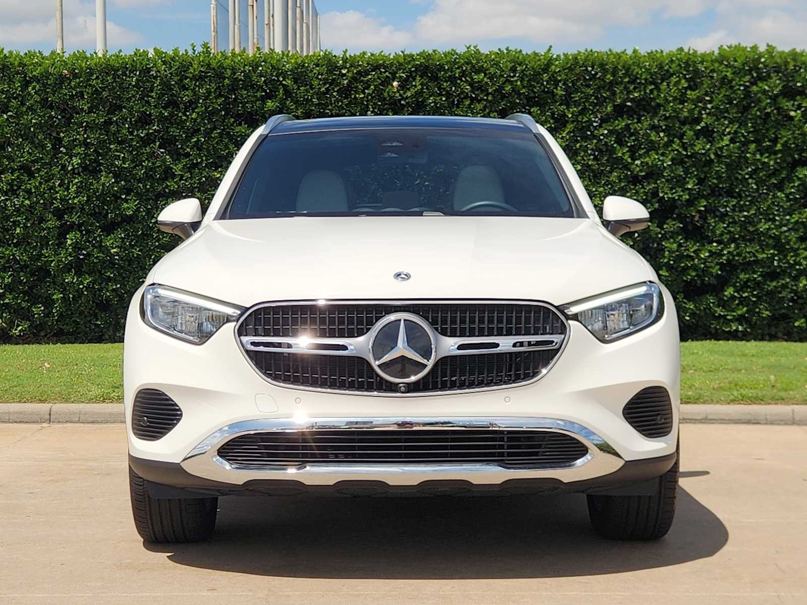 Certified Used 2026 Polar White Mercedes-Benz GLC 300 image 4