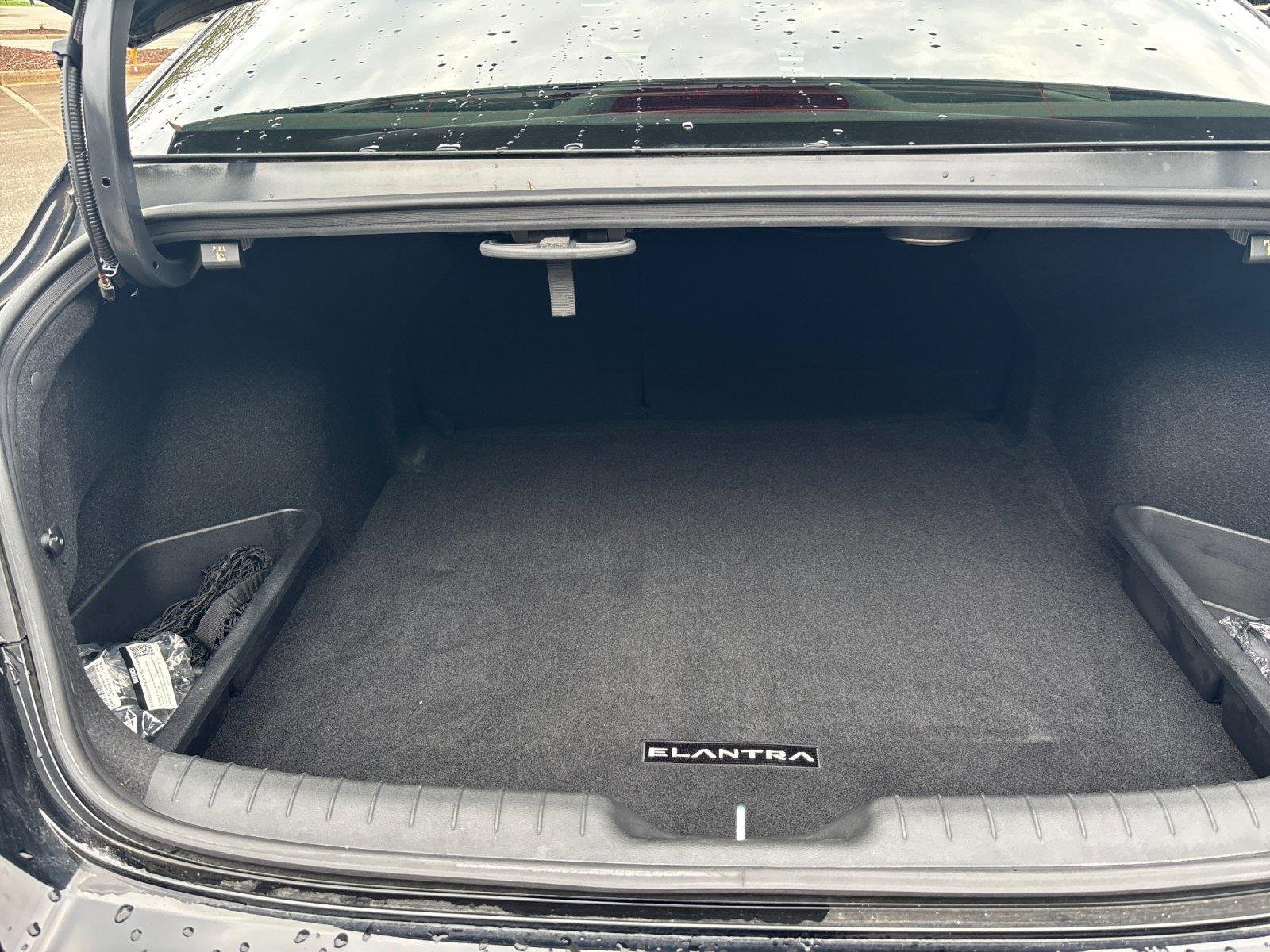 Used 2022 Phantom Black Hyundai SEL image 34