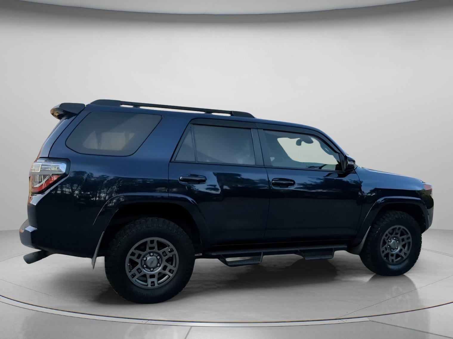 Used 2020 Nautical Blue Metallic Toyota Venture image 29