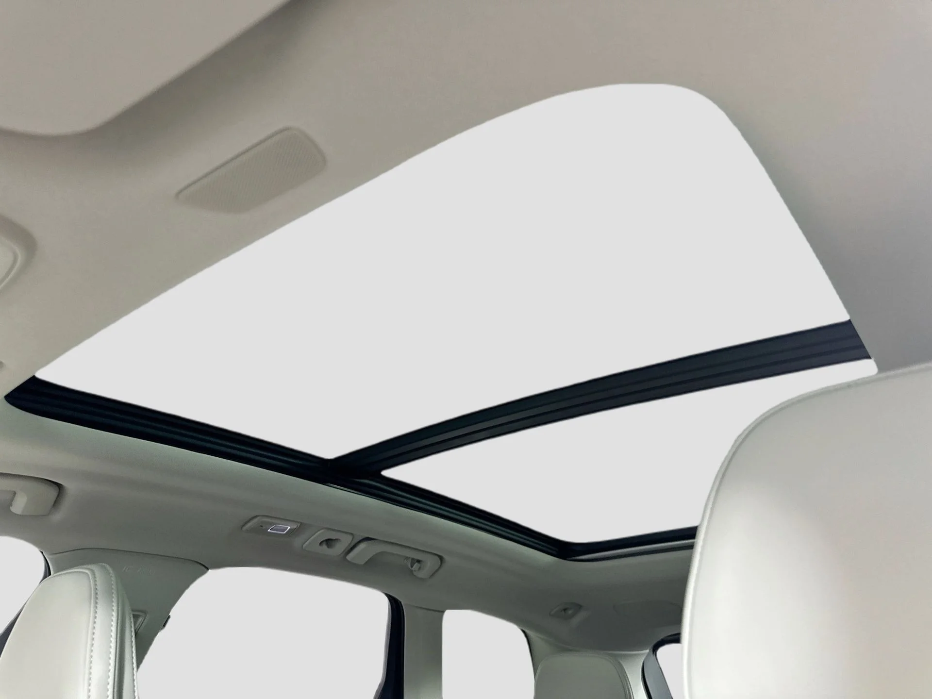 New 2026 Crystal White Volvo Ultra image 20