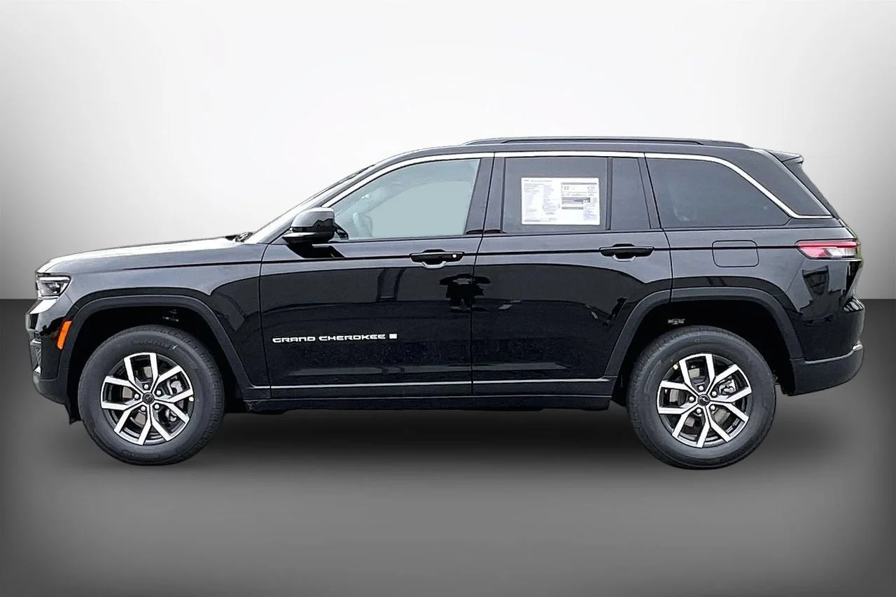 New 2027 High Gloss Black Jeep Laredo image 5