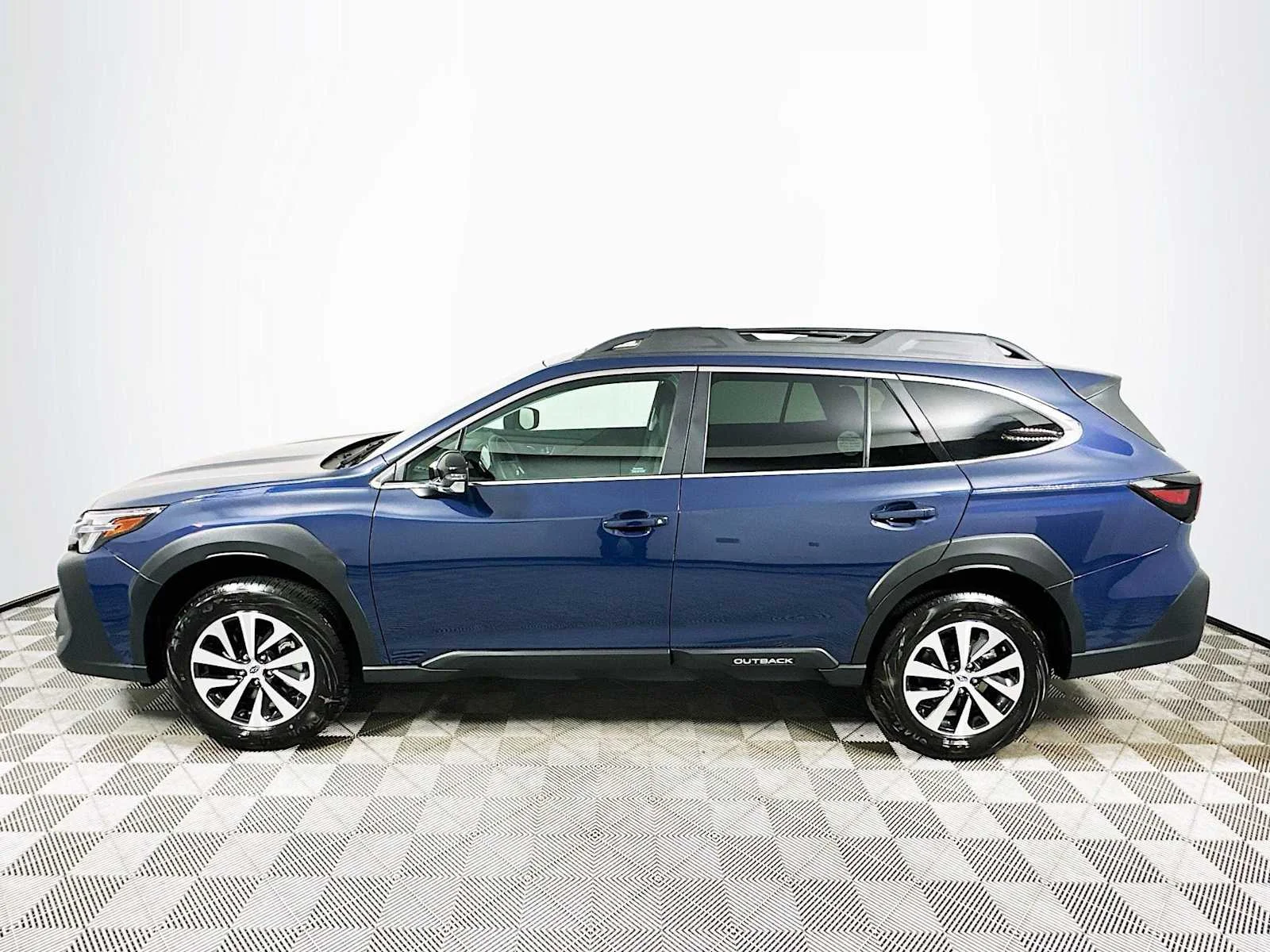 Used 2025 Cosmic Blue Pearl Subaru Premium image 4