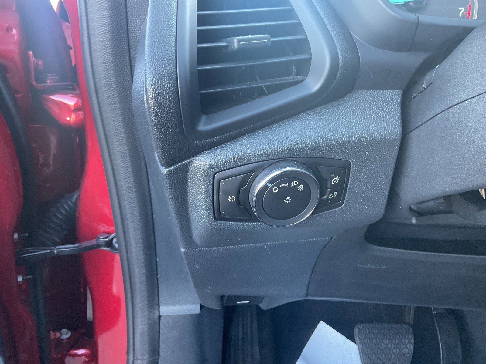 Used 2019 Ruby Red Metallic Ford SE image 23