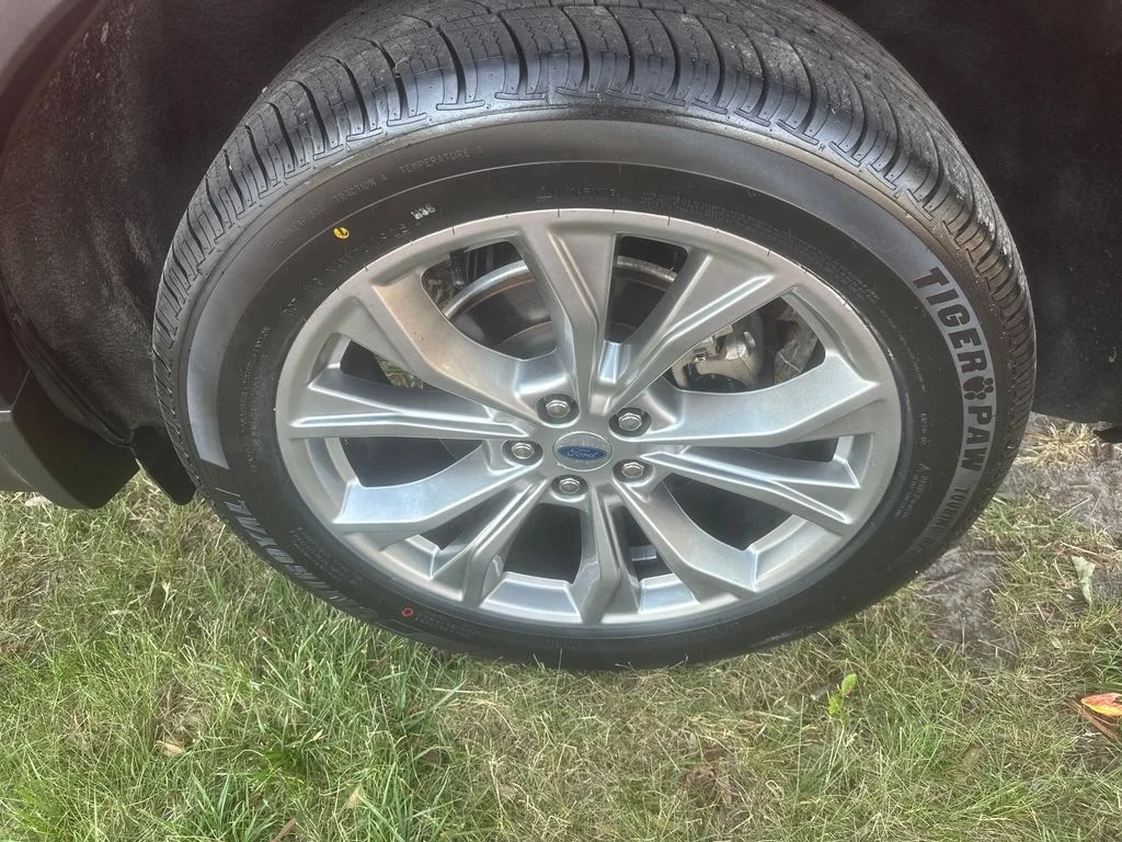 Used 2020 Red Ford Limited image 8
