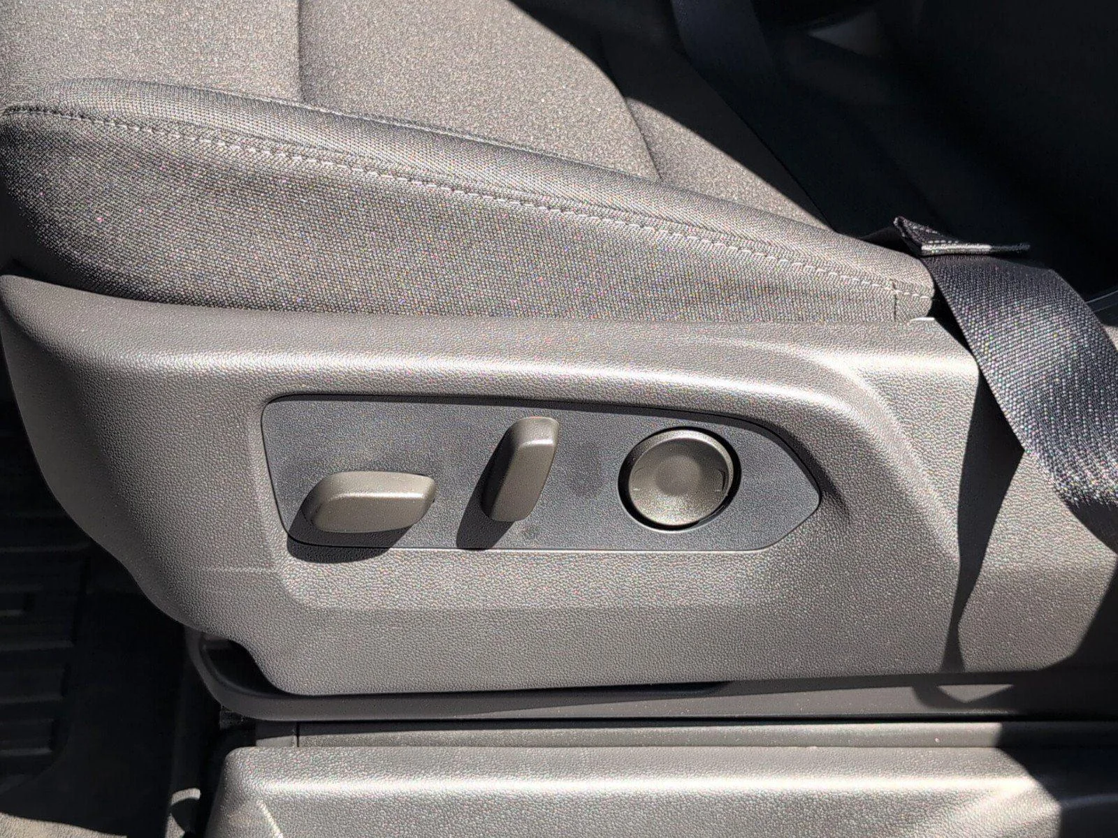 New 2026 Onyx Black GMC Elevation image 18
