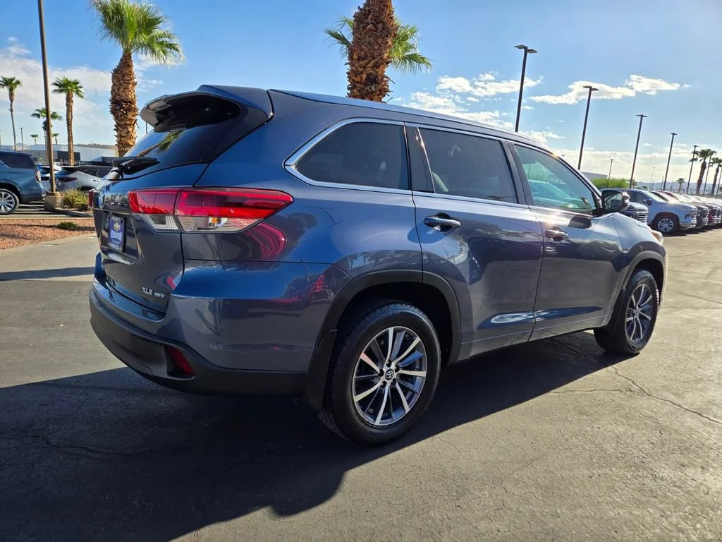 Used 2018 Shoreline Blue Pe Toyota SE image 6
