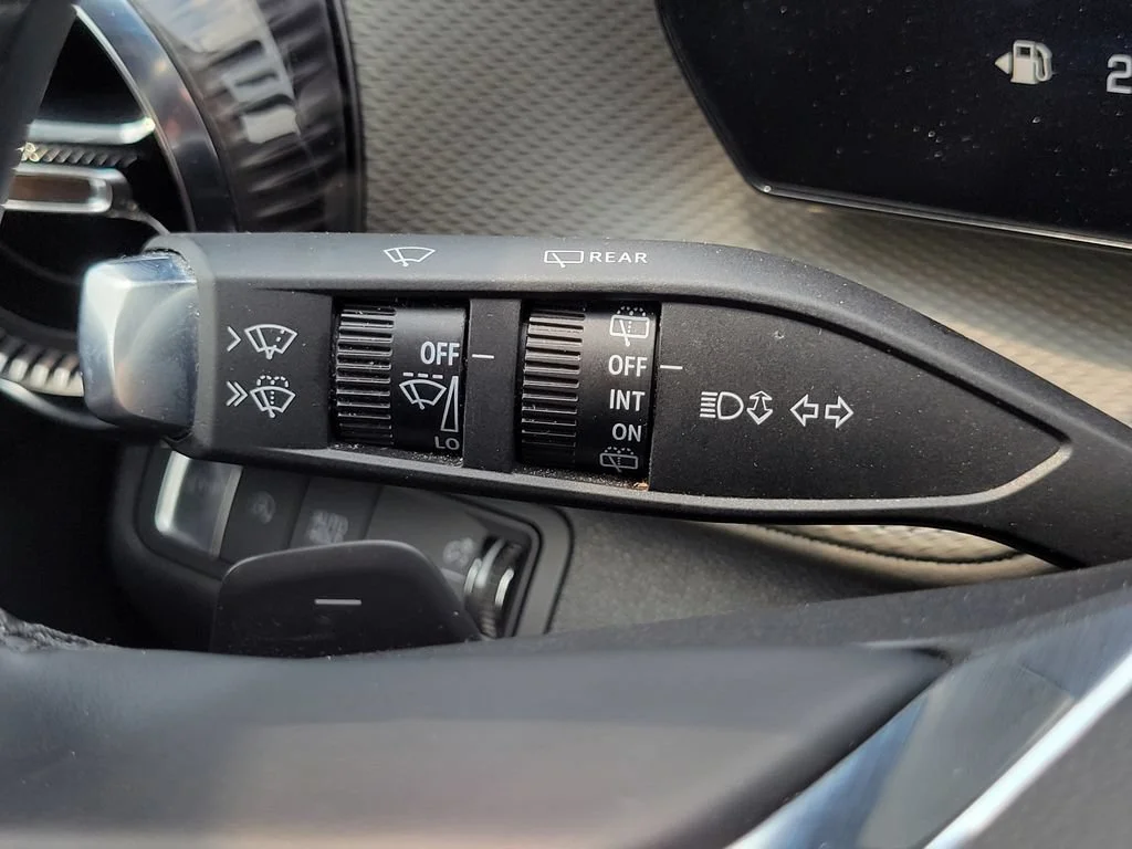 Used 2025 Summit White Chevrolet LT image 30