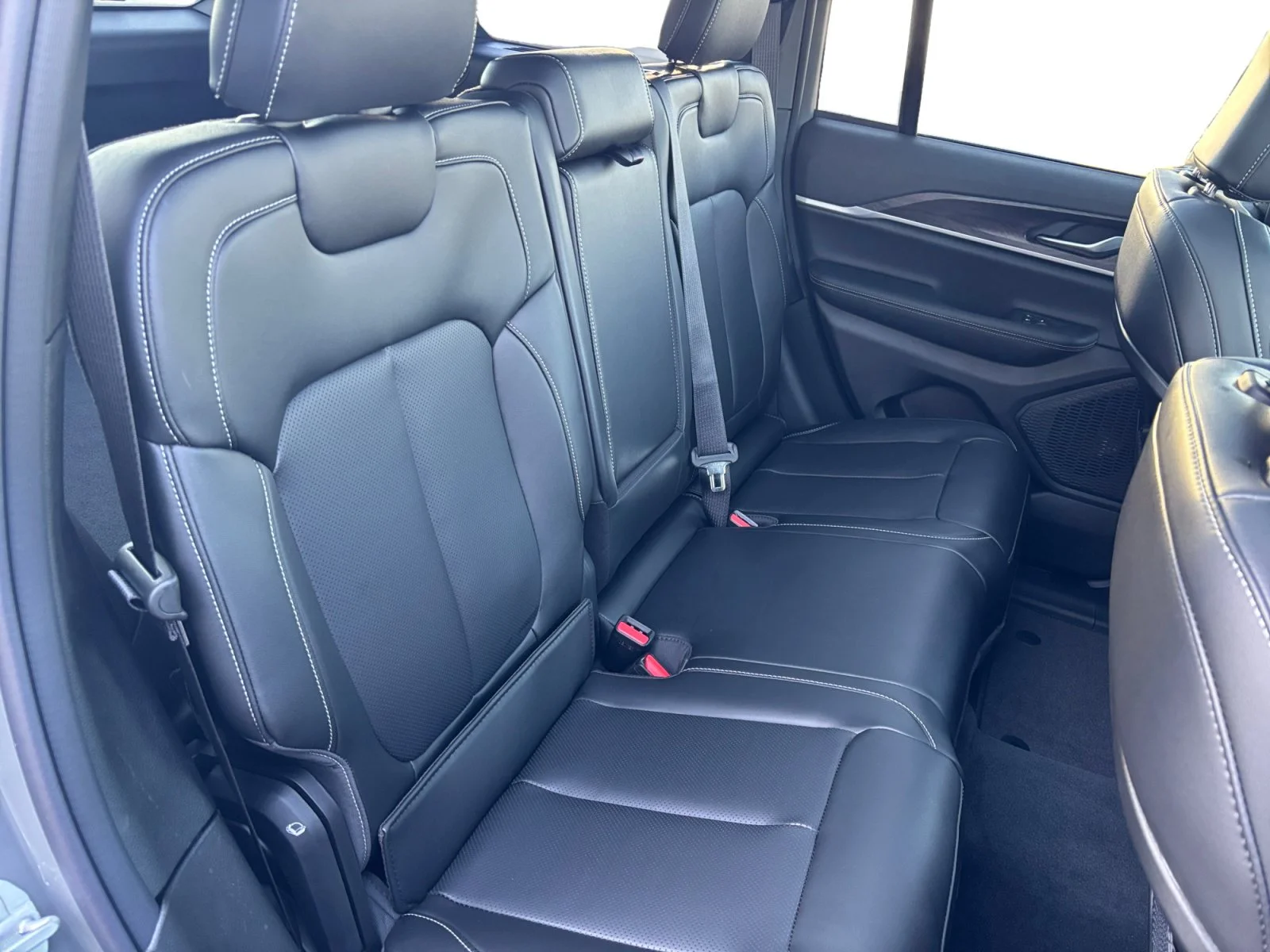 New 2027 STING-GREY Jeep Limited image 18