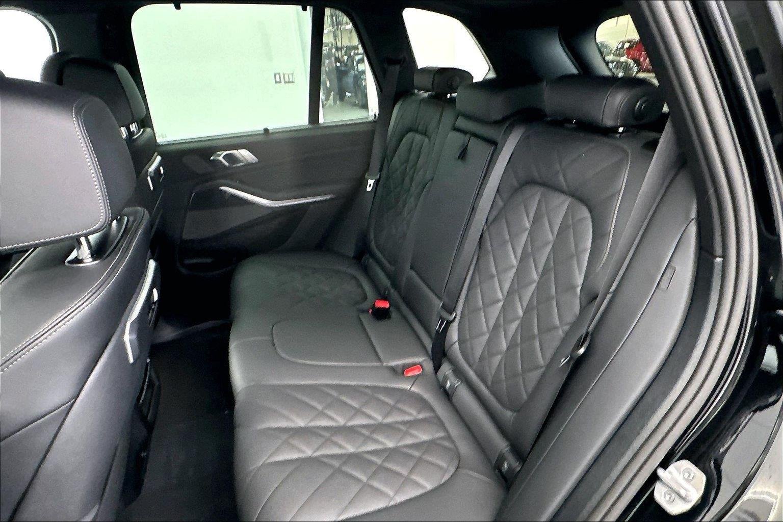 New 2026 Black Sapphire Metallic BMW xDrive50e image 29