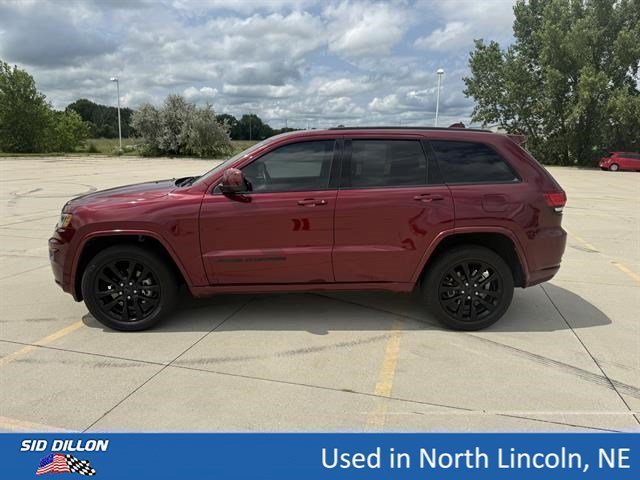 Used 2018 Velvet Red Pearlcoat Jeep Altitude image 2