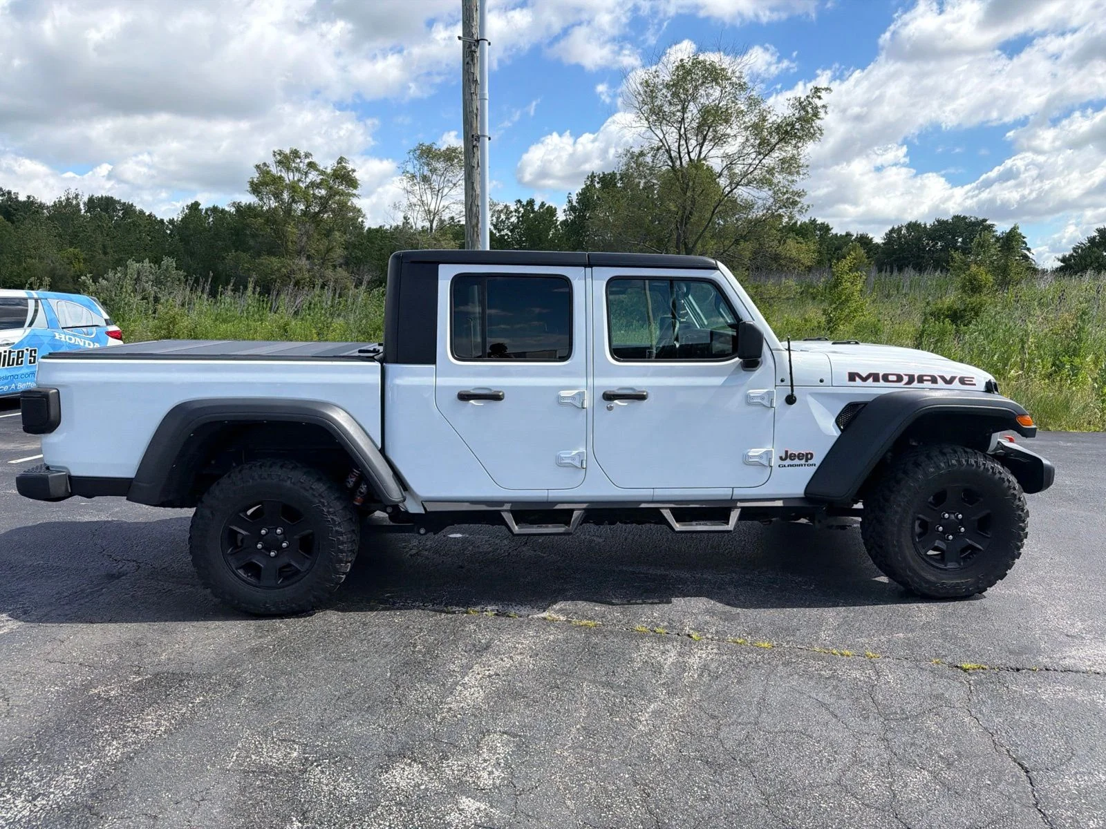 Used 2022 White Jeep Mojave image 8