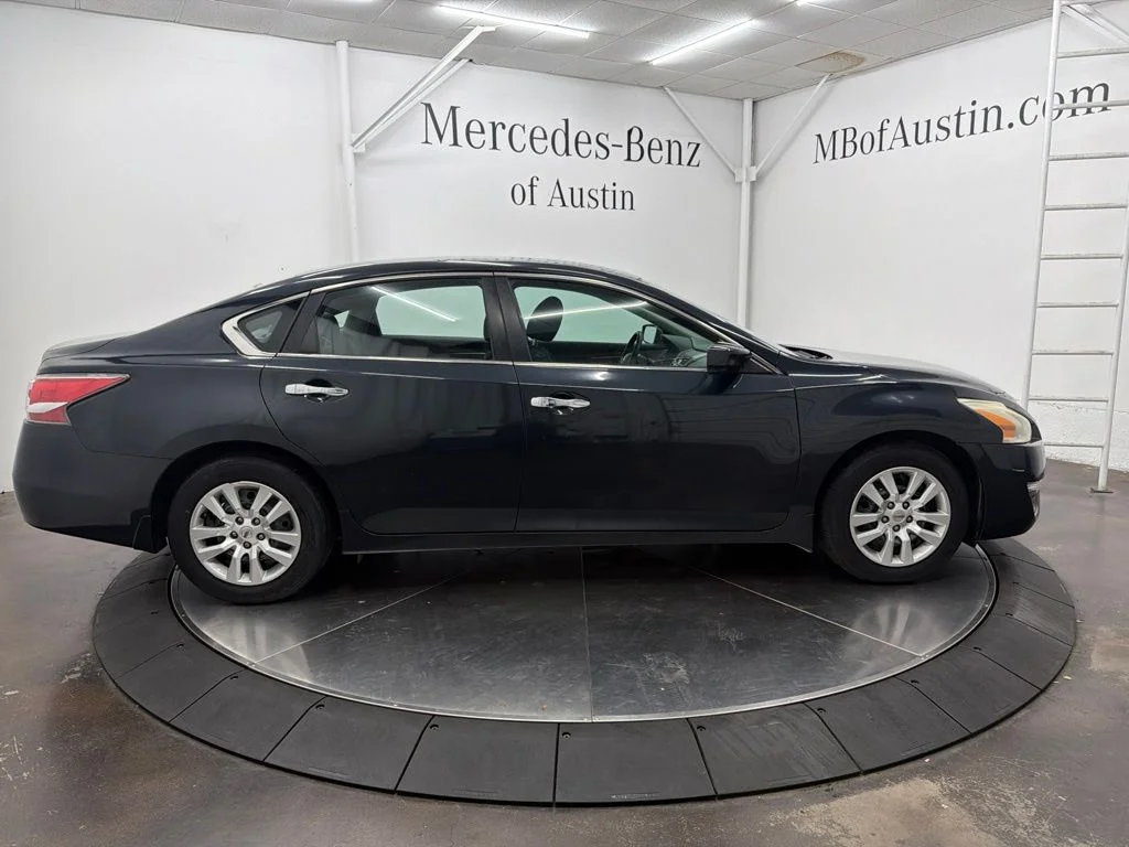 Used 2015 Blue Nissan 2.5 S image 8