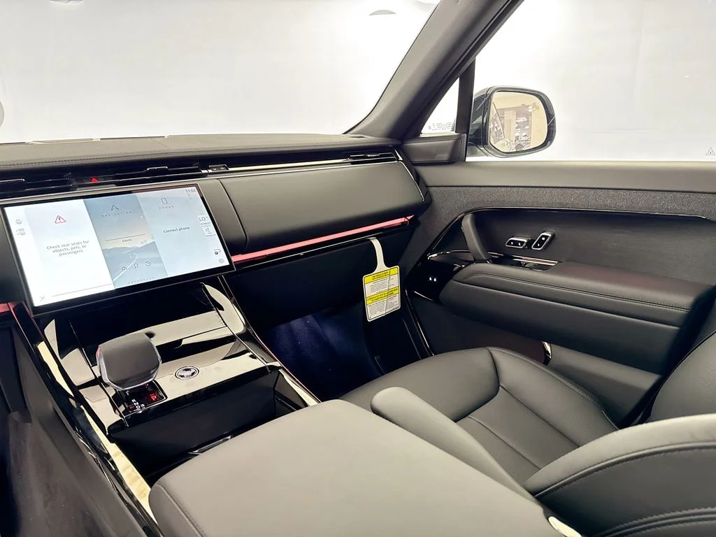 New 2026 Fuji White Land Rover Dynamic SE image 24