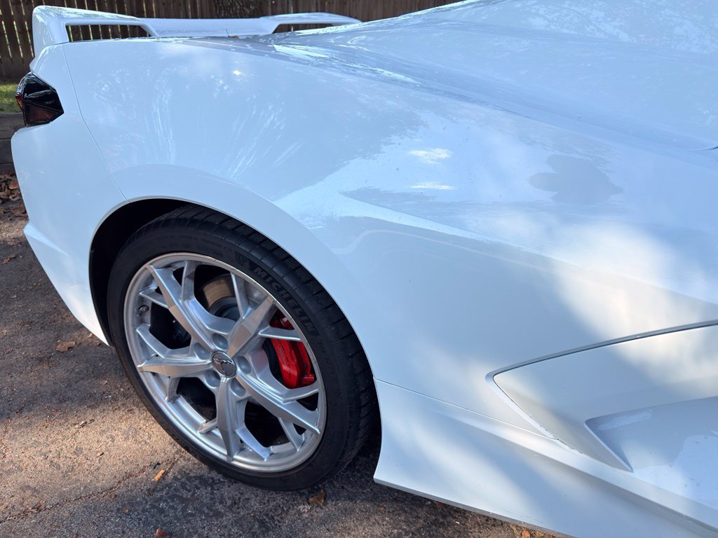 Used 2021 White Chevrolet Stingray image 7