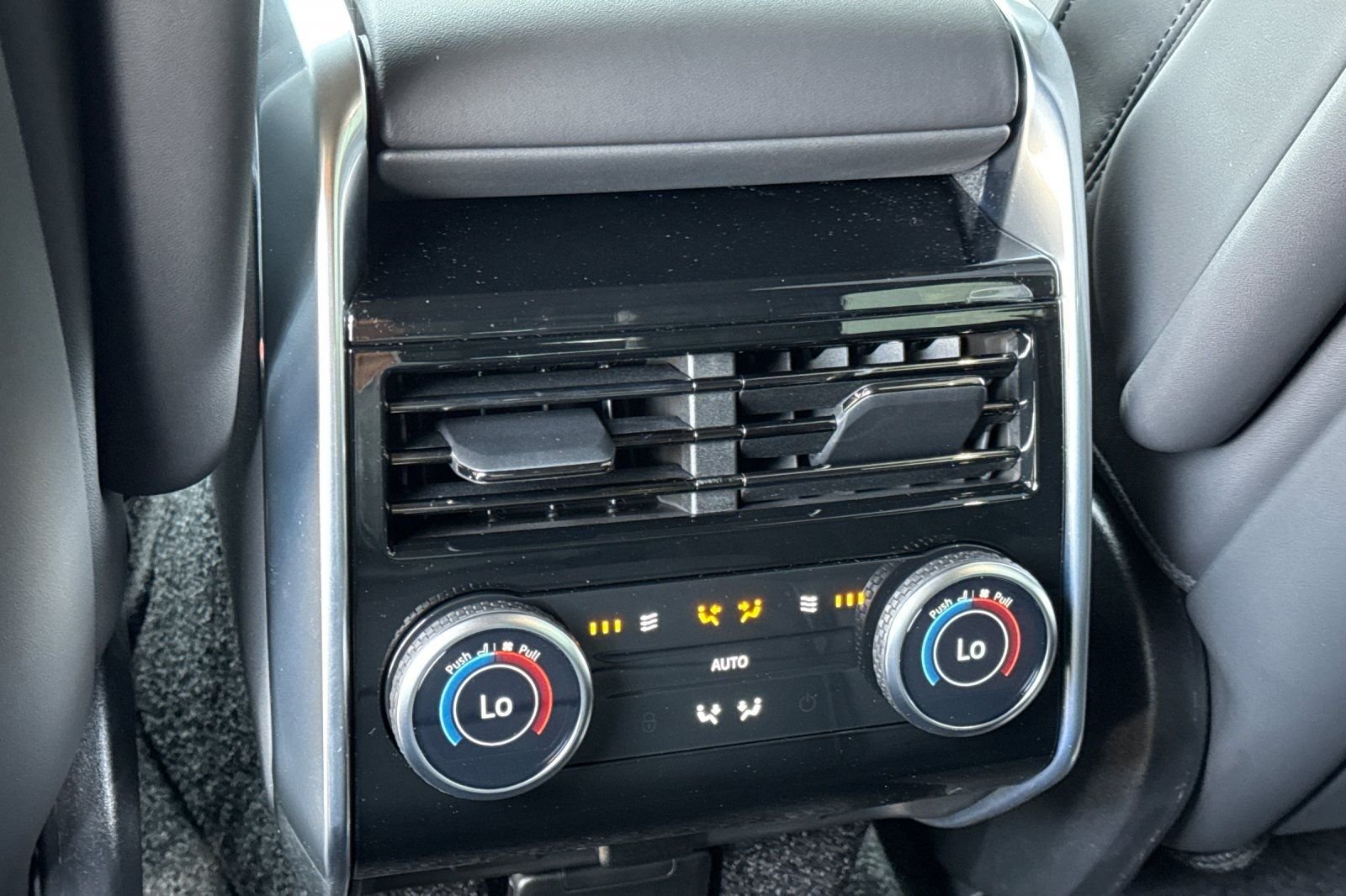 New 2026 Santorini Black Land Rover SE image 13