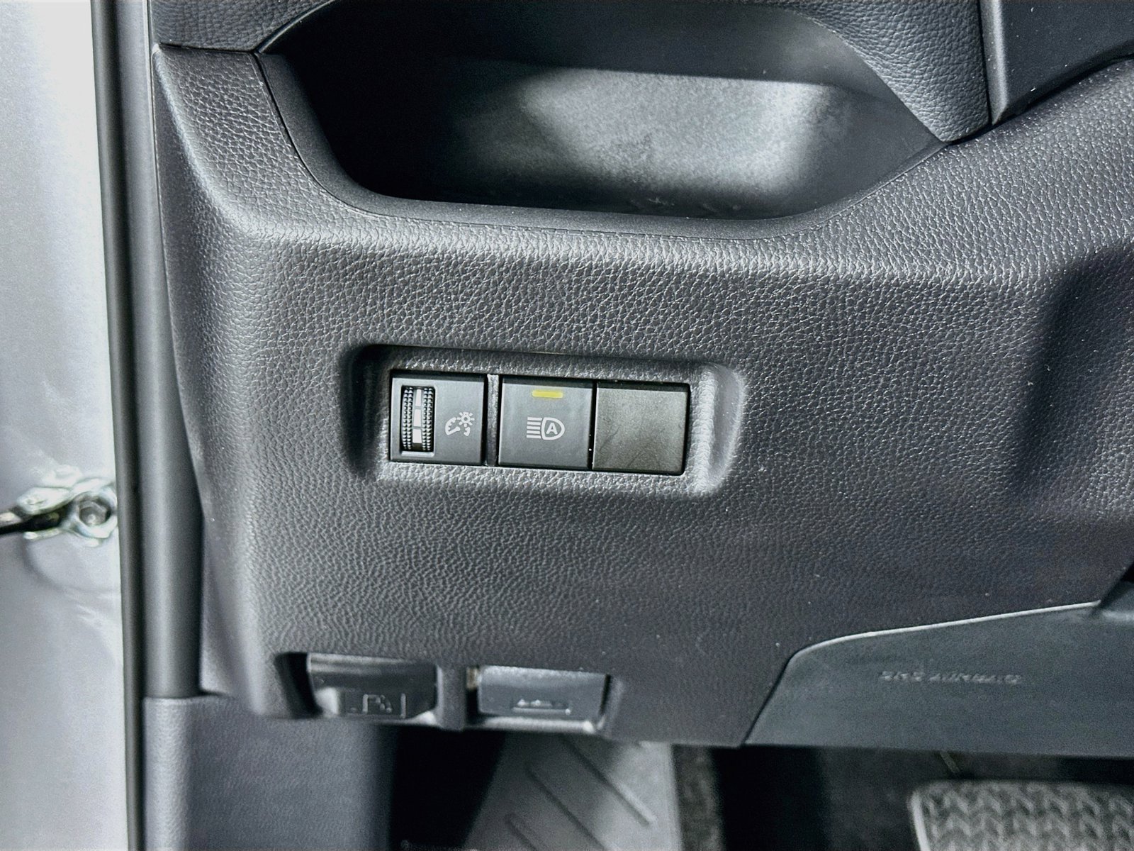 2025 Toyota RAV4 LE - Photo 11