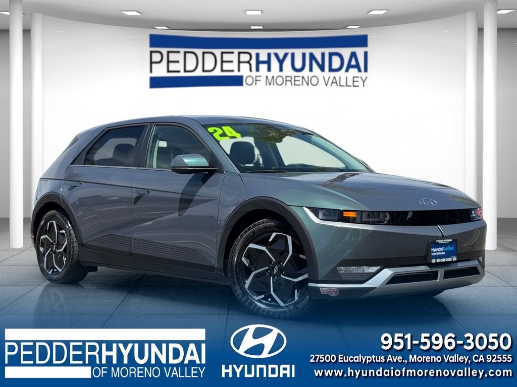 Certified Used 2024 Green Hyundai SE image 1