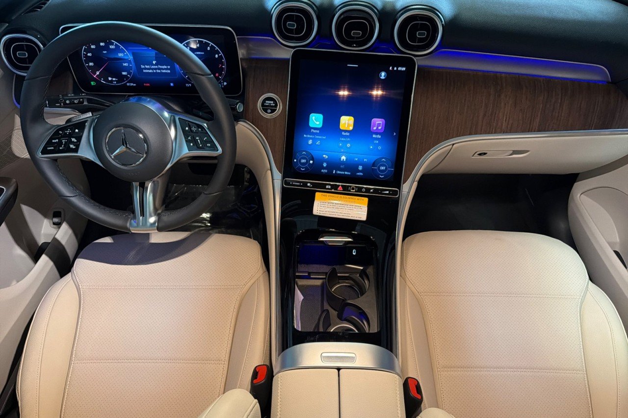 New 2026 Polar White Mercedes-Benz GLC 300 SUV image 12
