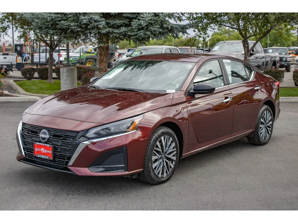 Used 2025 Garnet Pearl Metallic Nissan SV image 4