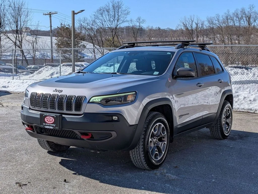 Used 2021 Silver Jeep Trailhawk image 9