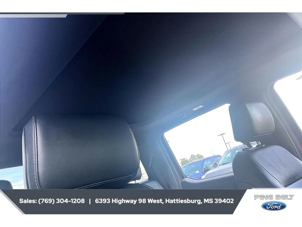 Used 2022 Rapid Red Metallic Tinted Clearcoat Ford XLT image 17