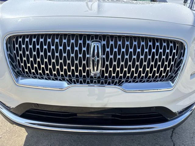Used 2023 White Lincoln Black Label image 3