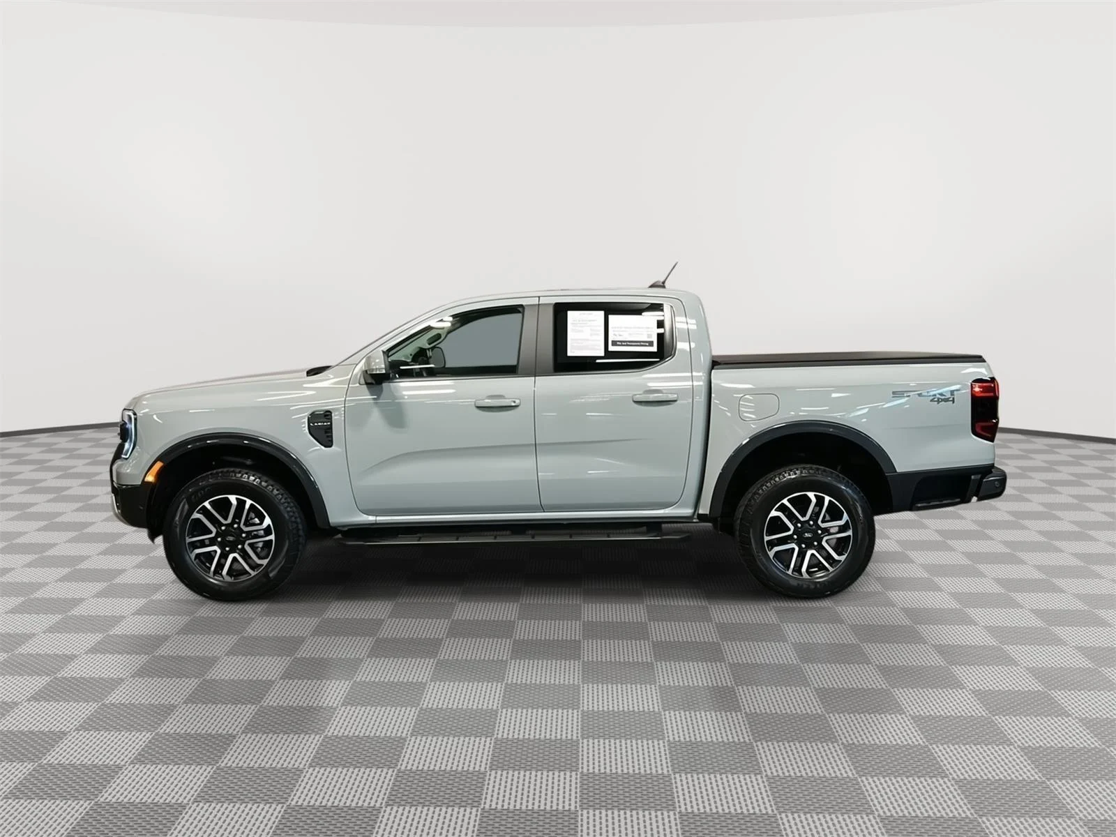 Used 2024 Cactus Gray Ford LARIAT image 24
