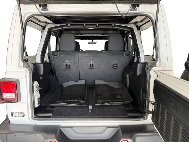 Used 2021 White Jeep Unlimited Sahara image 37