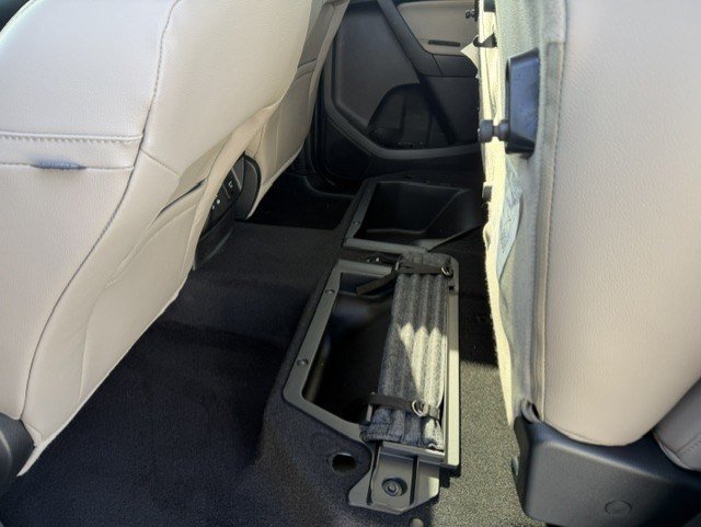 Used 2020 Silver Metallic Ford LARIAT image 27