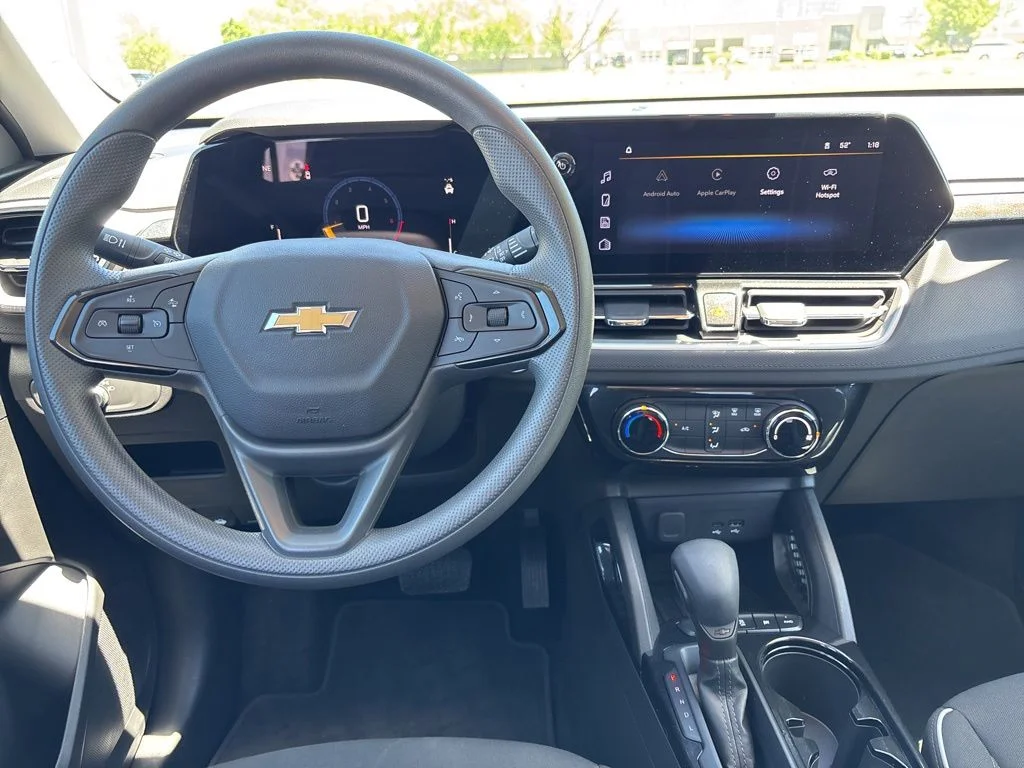 Used 2025 White Chevrolet LT image 12