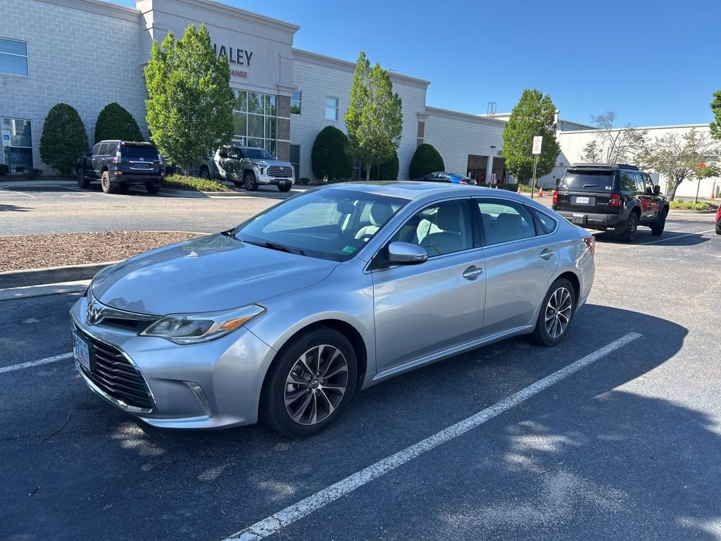 Used 2016 Silver Toyota XLE Premium image 6