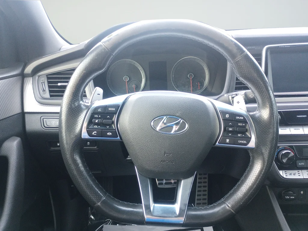 Used 2018 Blue Hyundai Limited image 37