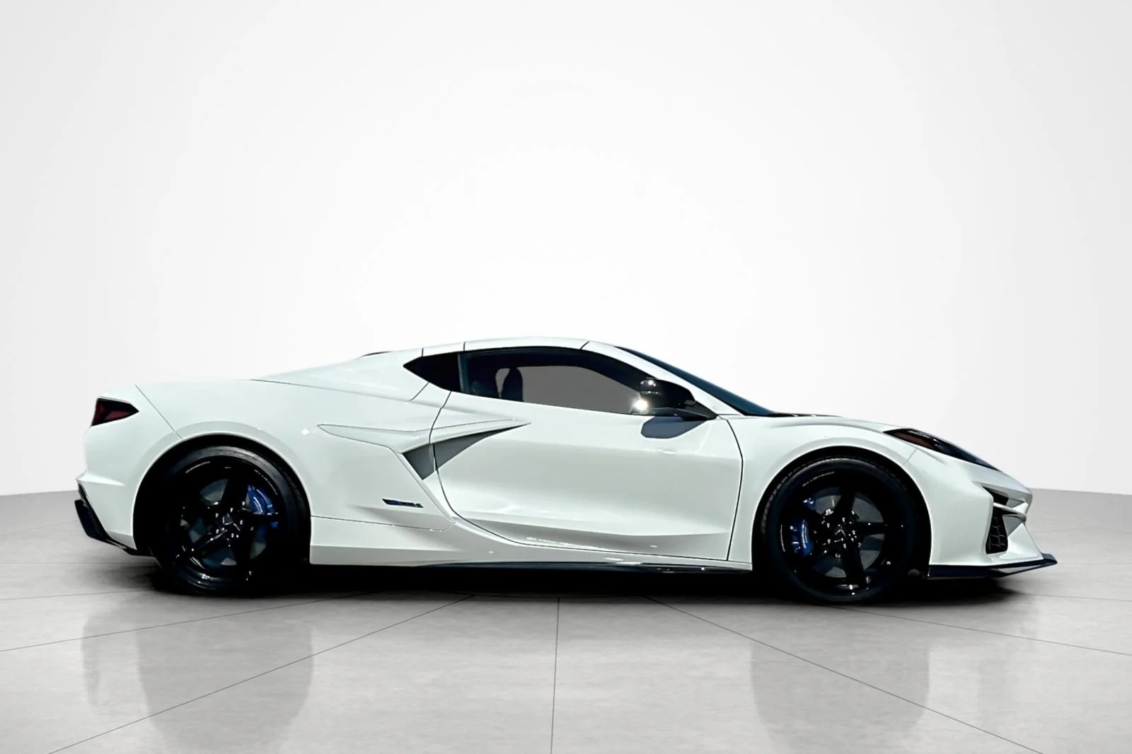 Used 2026 ARTIC WHITE Chevrolet 2LZ image 6