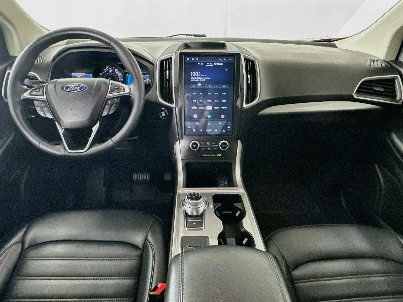 Used 2024 Agate Black Ford SEL image 30