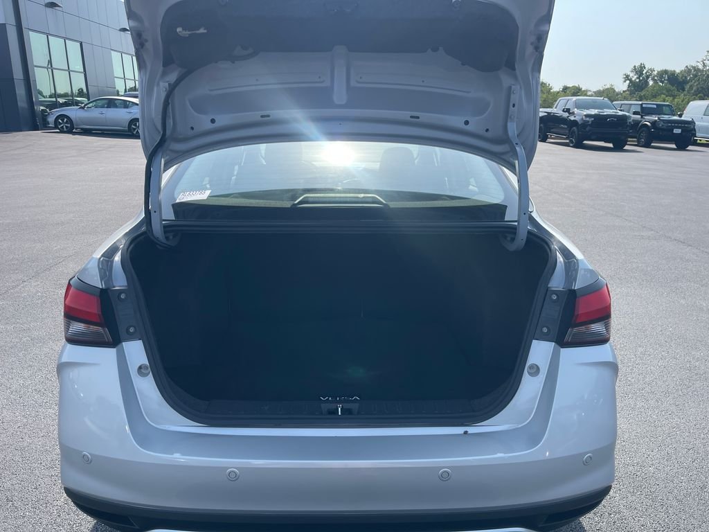 Used 2024 Silver Nissan 1.6 SV image 9