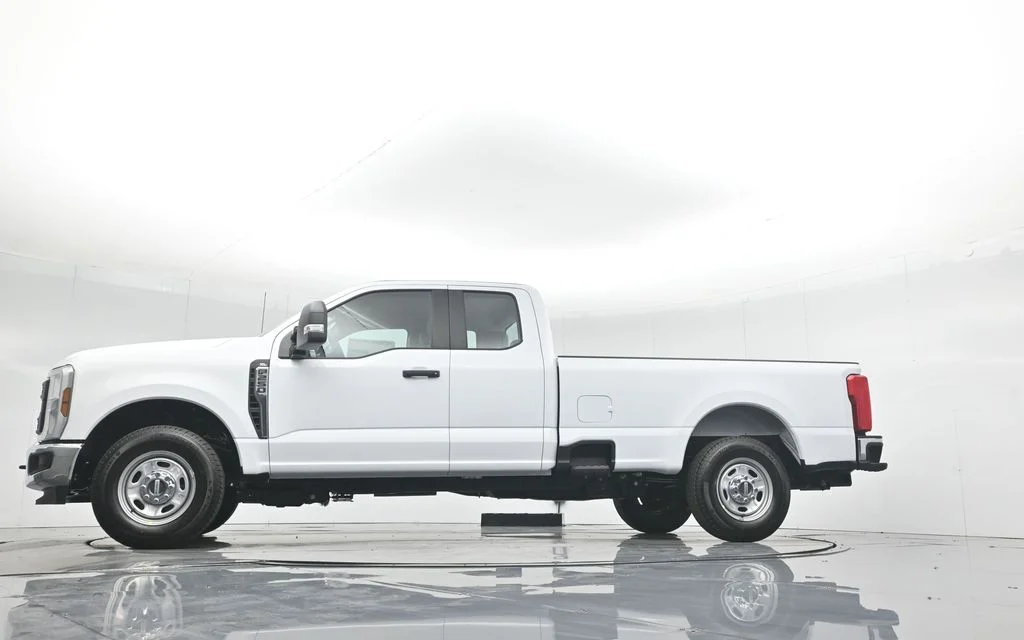 New 2026 Oxford White Ford XL image 53