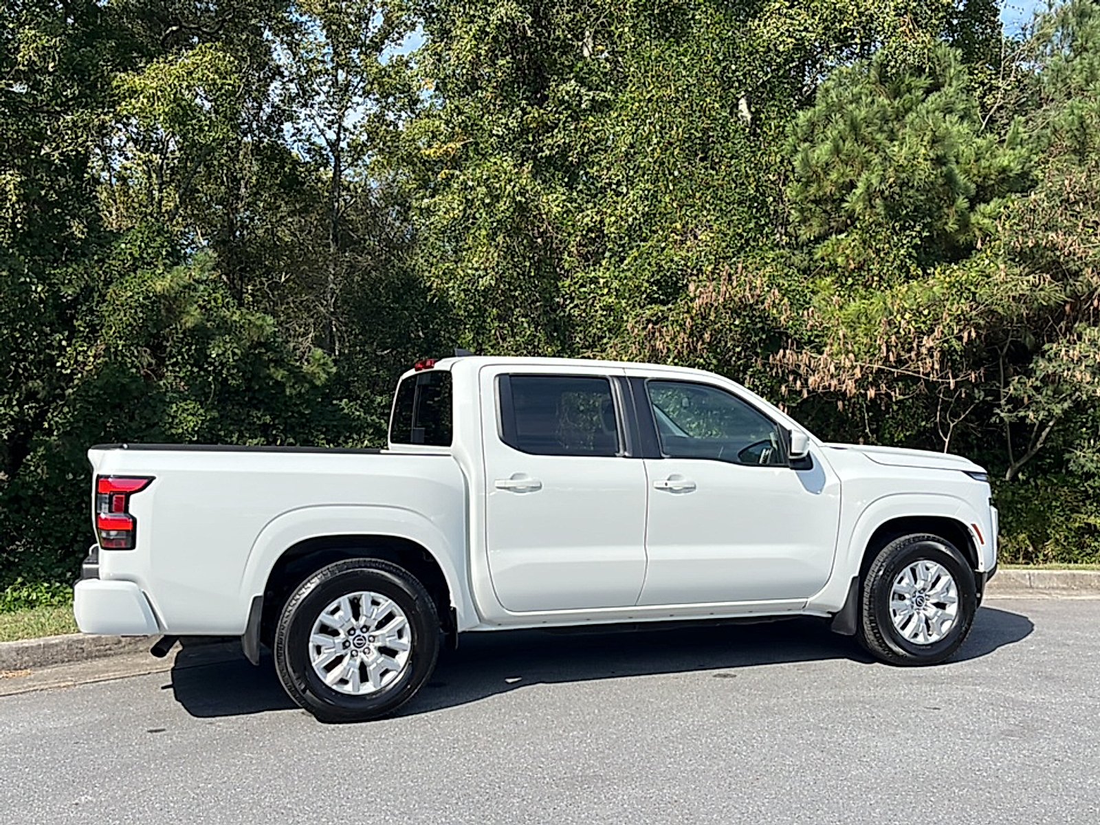 Used 2024 Glacier White Nissan Crew Cab SV 4x2 image 2