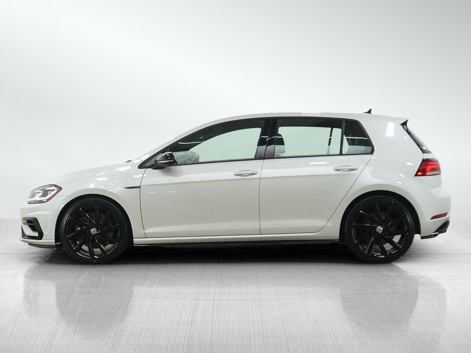 Used 2018 Volkswagen Golf R R with VIN WVWWF7AU4JW077312 for sale in Burnsville, Minnesota