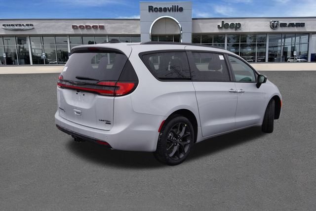 New 2026 Silver Mist Clear-Coat Exterior Paint Chrysler Limited image 3