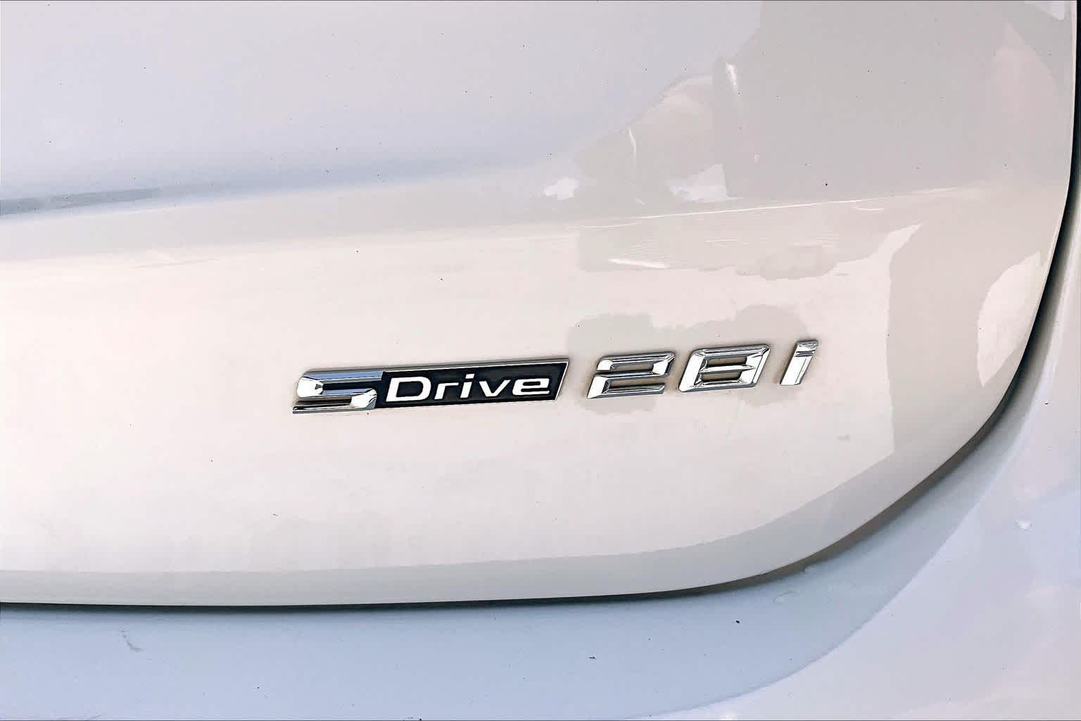 Used 2021 Alpine White BMW sDrive28i image 10