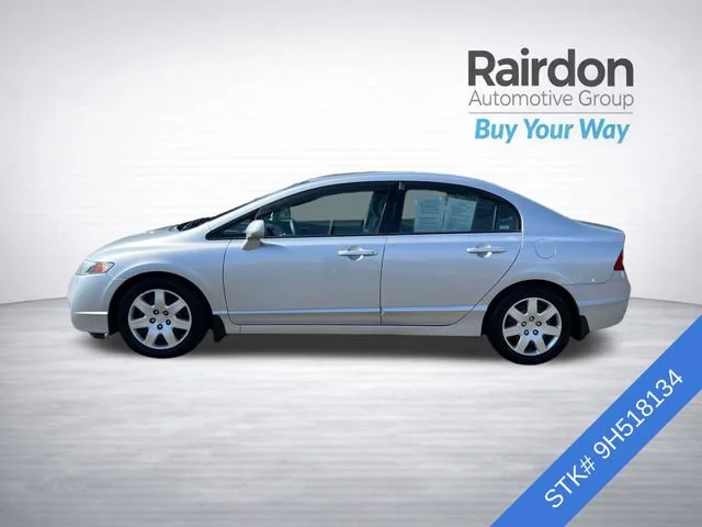 Used 2009 Alabaster Silver Metallic Honda LX image 4