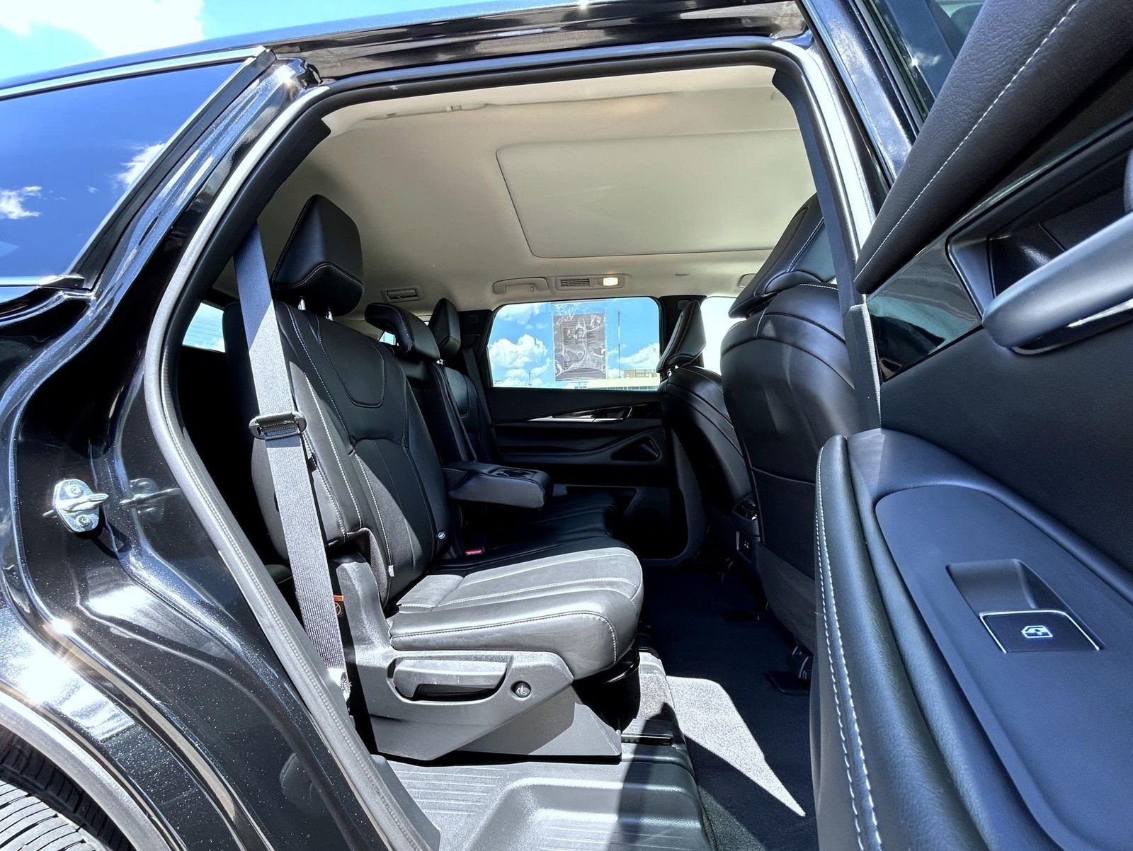 Used 2025 Black INFINITI PURE image 18