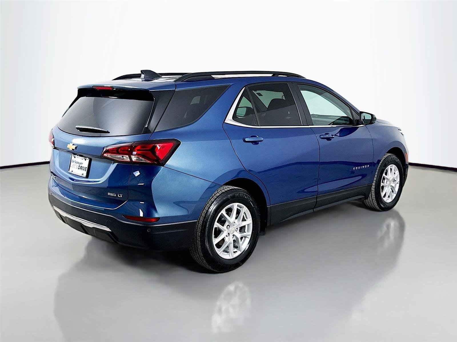 Used 2024 Lakeshore Blue Metallic Chevrolet LT image 9