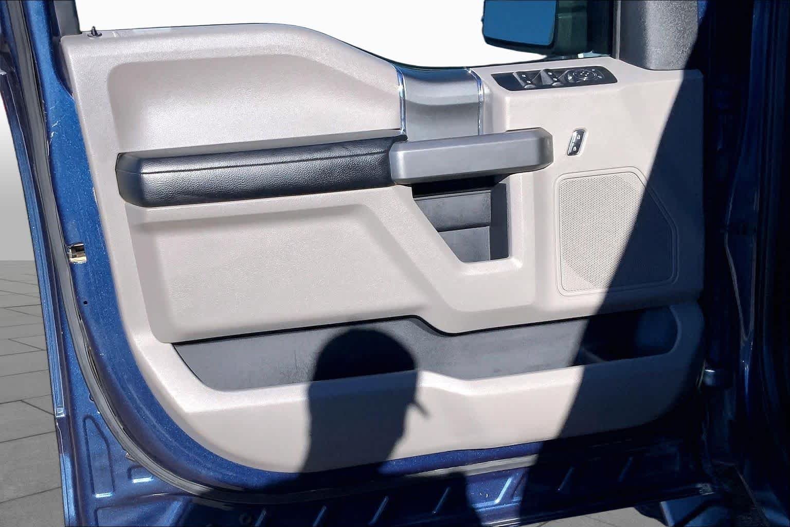 Used 2016 Blue Jeans Metallic Ford XLT image 21
