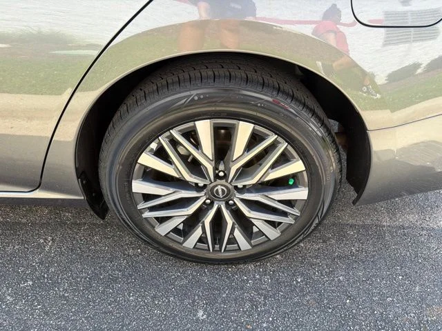 Used 2025 Gray Nissan 2.5 SV image 6
