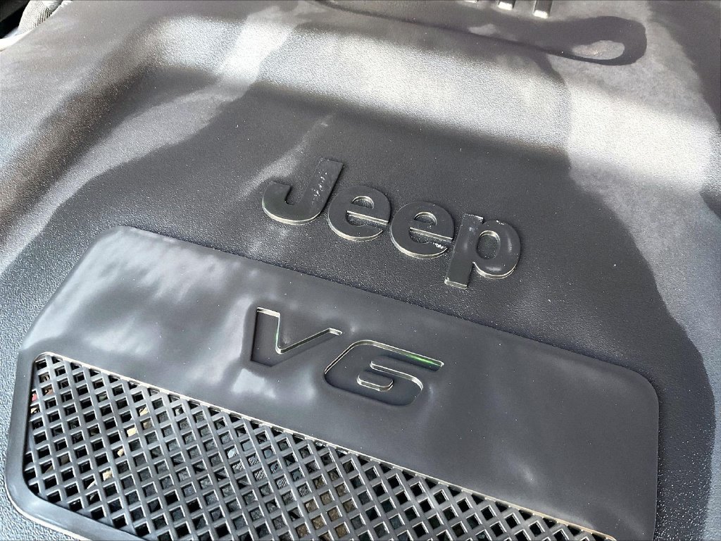 Used 2018 Xtreme Purple Pearlcoat Jeep Unlimited Sport image 33