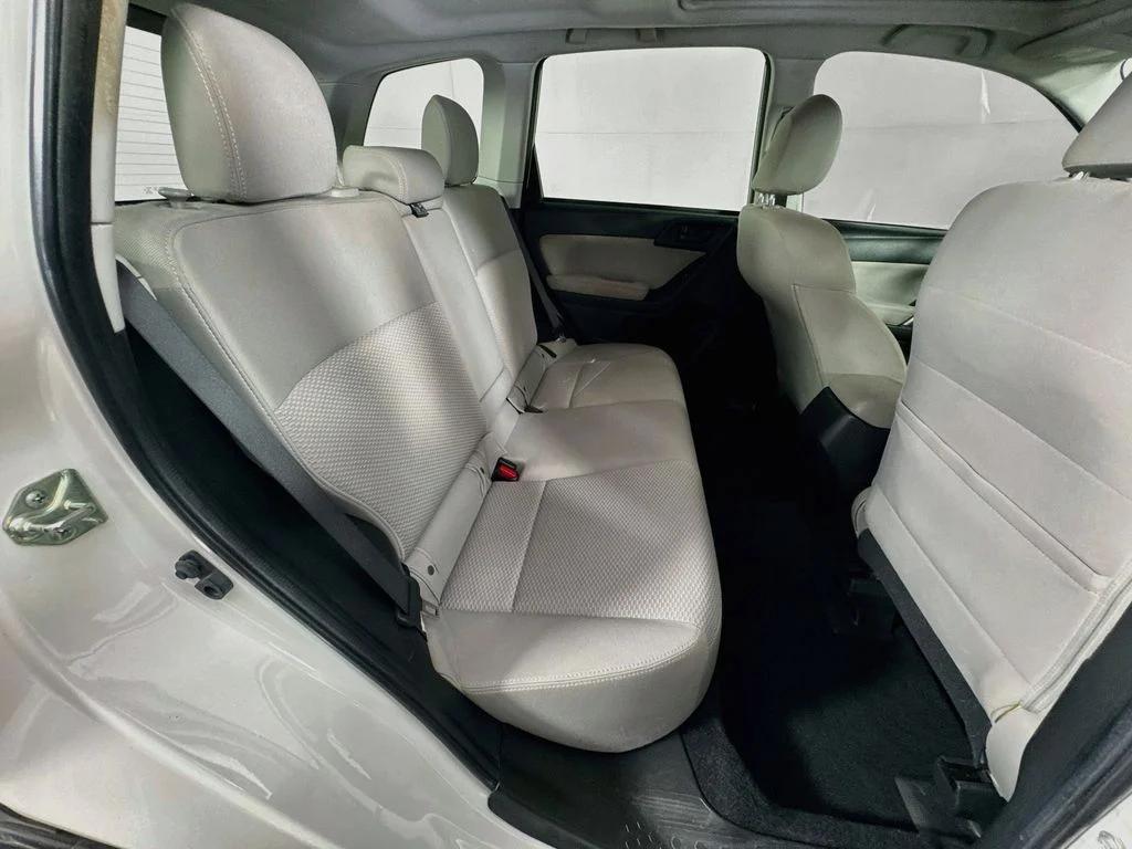 Used 2015 White Subaru 2.5i Premium image 32