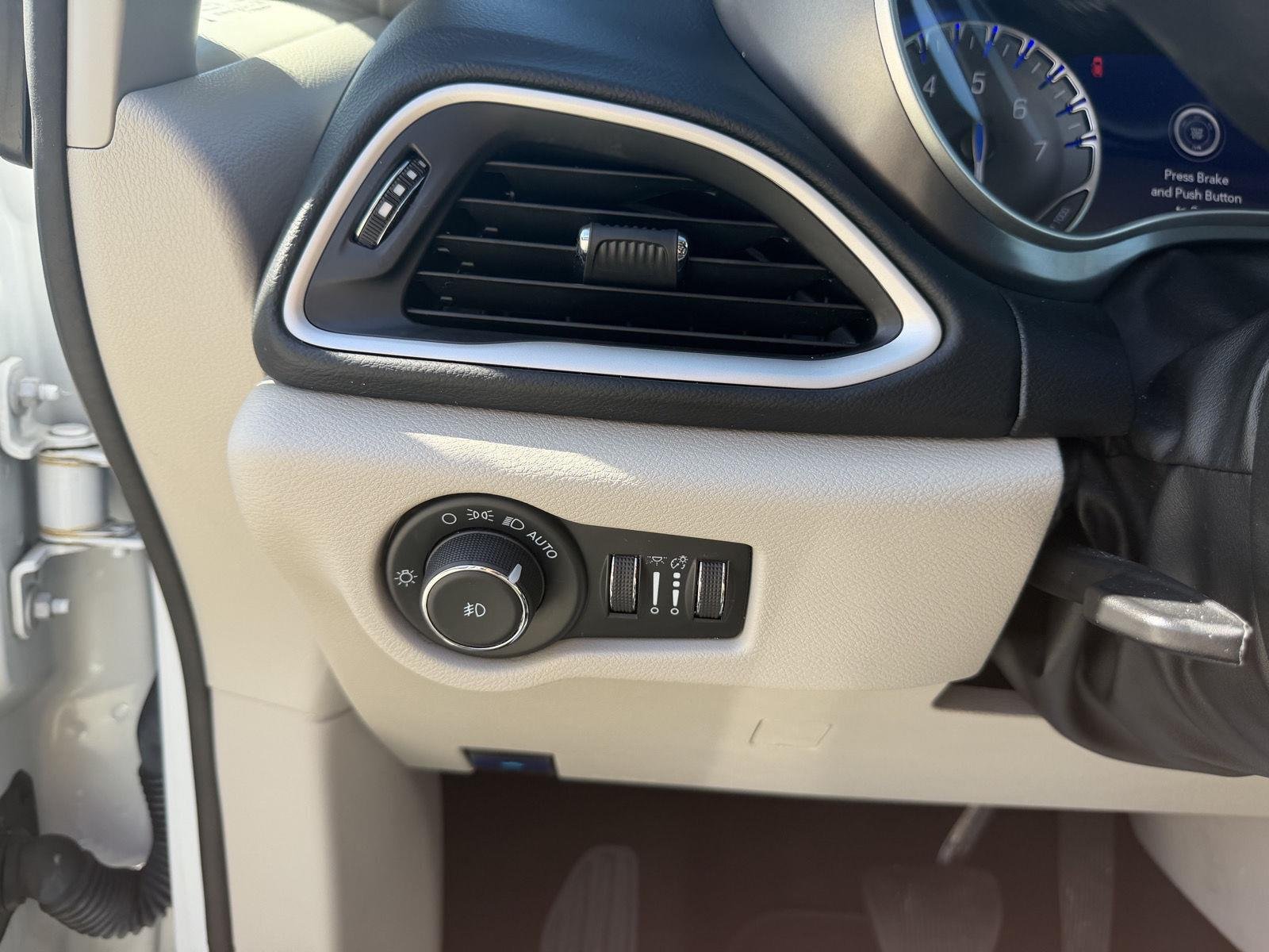 Used 2023 Bright White Clearcoat Chrysler Touring L image 20